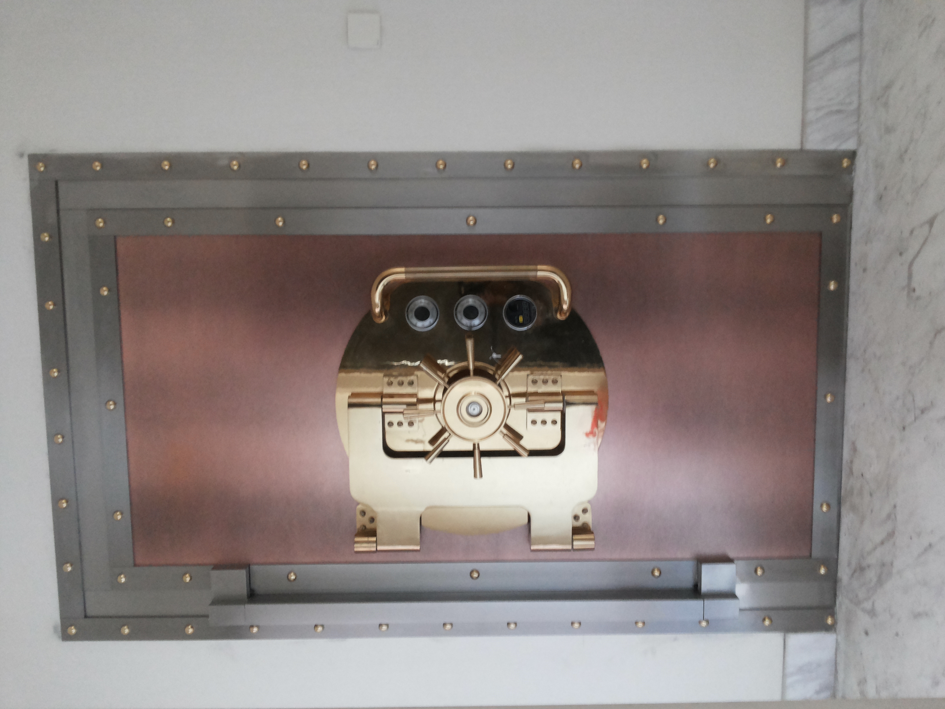 西安某私人不銹鋼金庫(kù)門(mén)安裝后效果圖