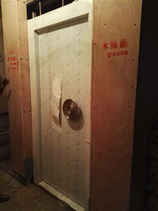 北京公館不銹鋼金庫門安裝實(shí)例